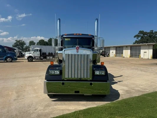 2027 Kenworth W900 in Jonesboro, AR — photo 2