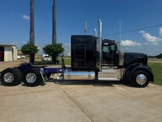 2027 Kenworth W900 in Jonesboro, AR — photo 4