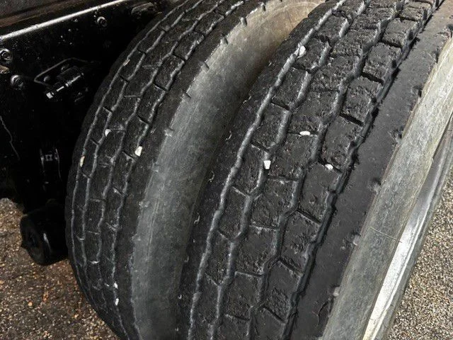 2022 Volvo VHD 300 - image 4