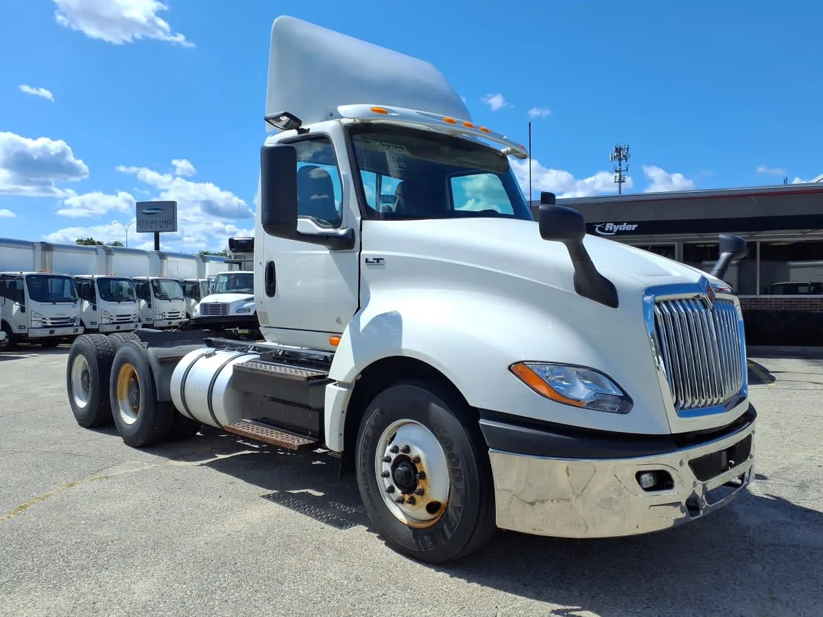 2019 International LT in Warwick, RI — photo 3