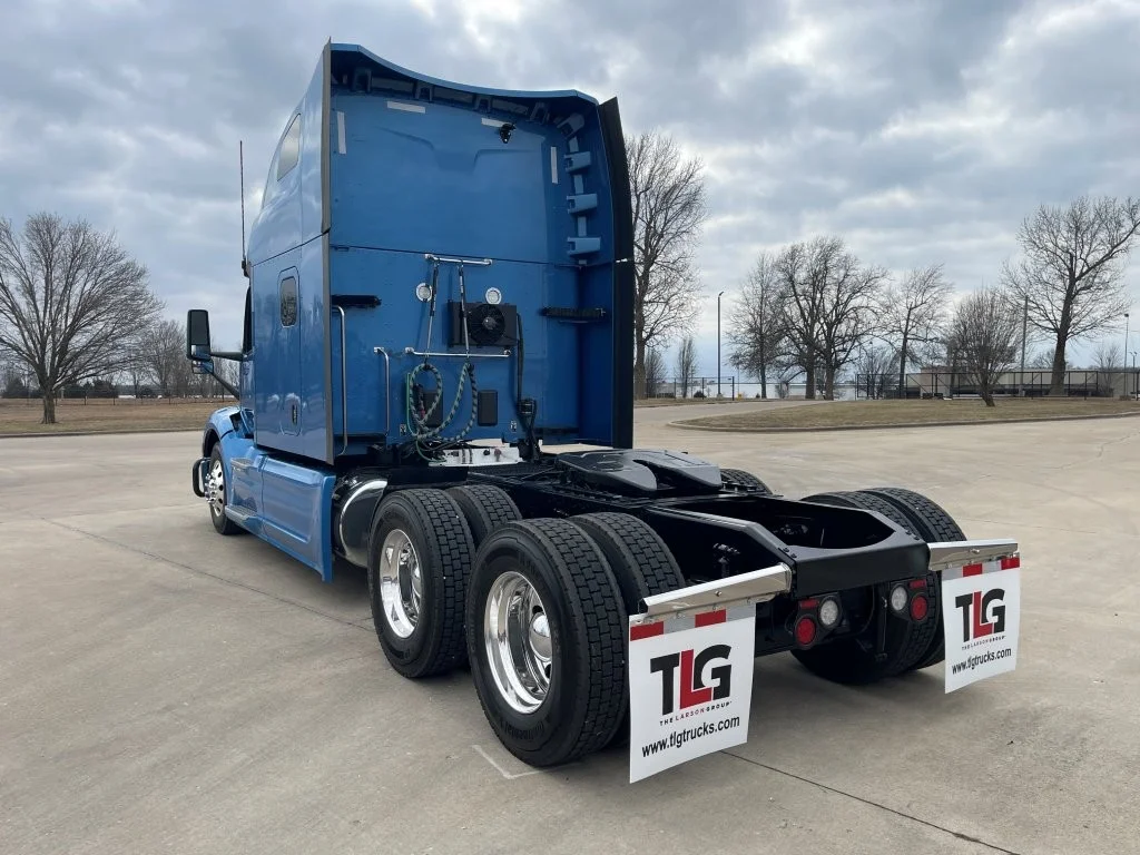 2023 Peterbilt 579 - image 3