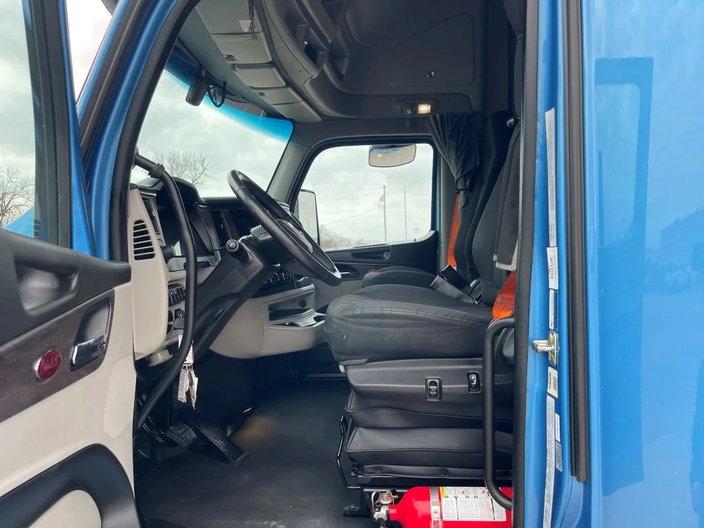 2023 Peterbilt 579 - image 10
