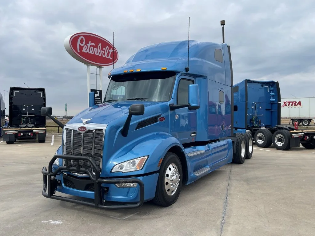 2023 Peterbilt 579 - image 1