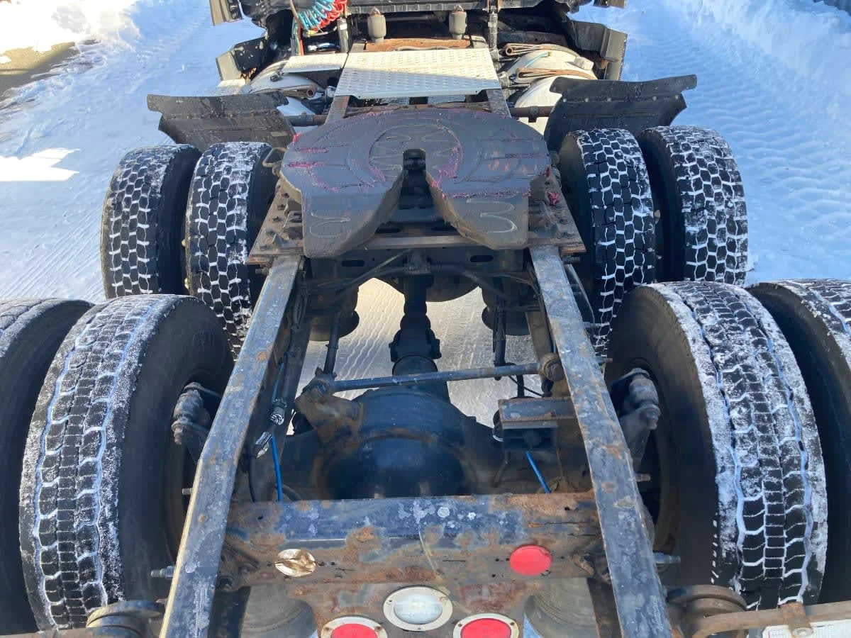 2016 Freightliner Cascadia - image 7