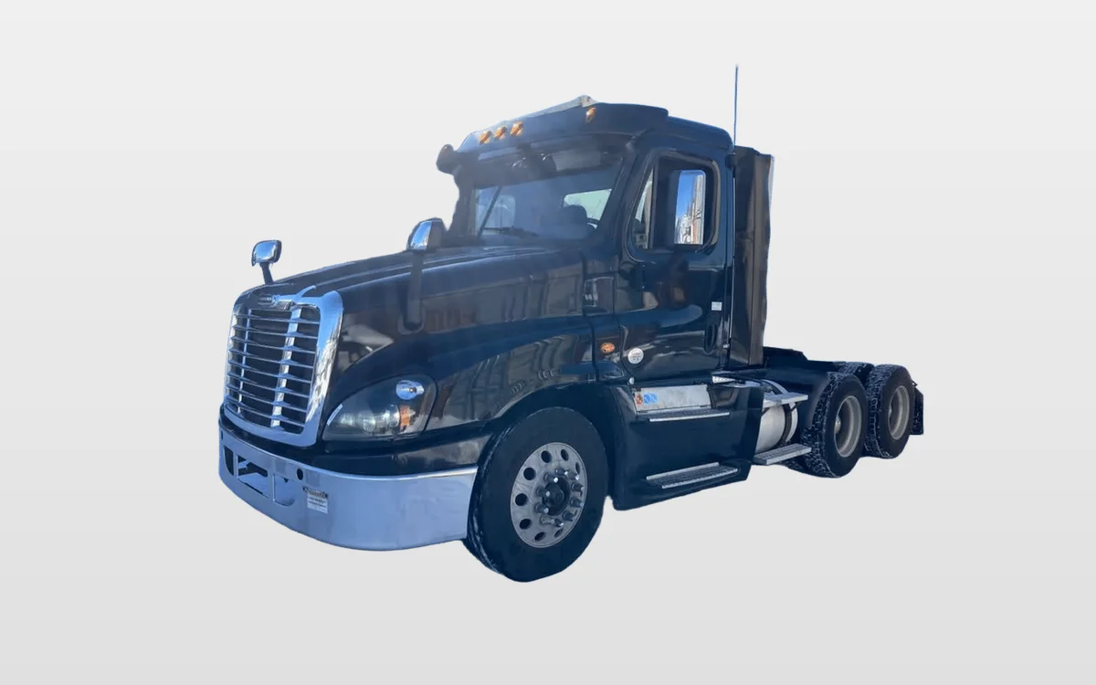 2016 Freightliner Cascadia - image 1