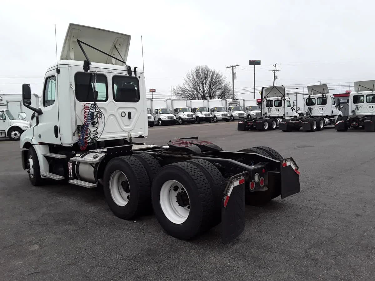 2019 Freightliner Cascadia in La Vergne, TN — photo 6