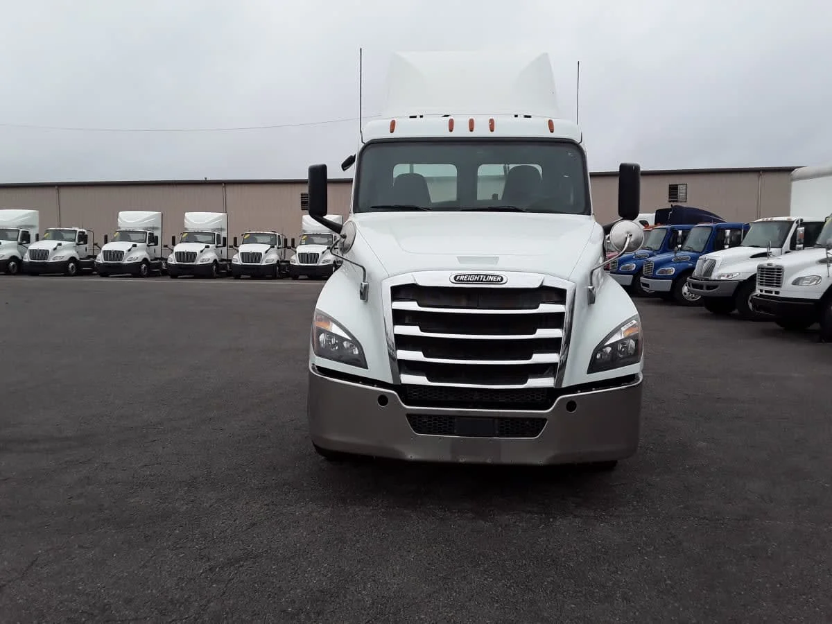 2019 Freightliner Cascadia in La Vergne, TN — photo 2
