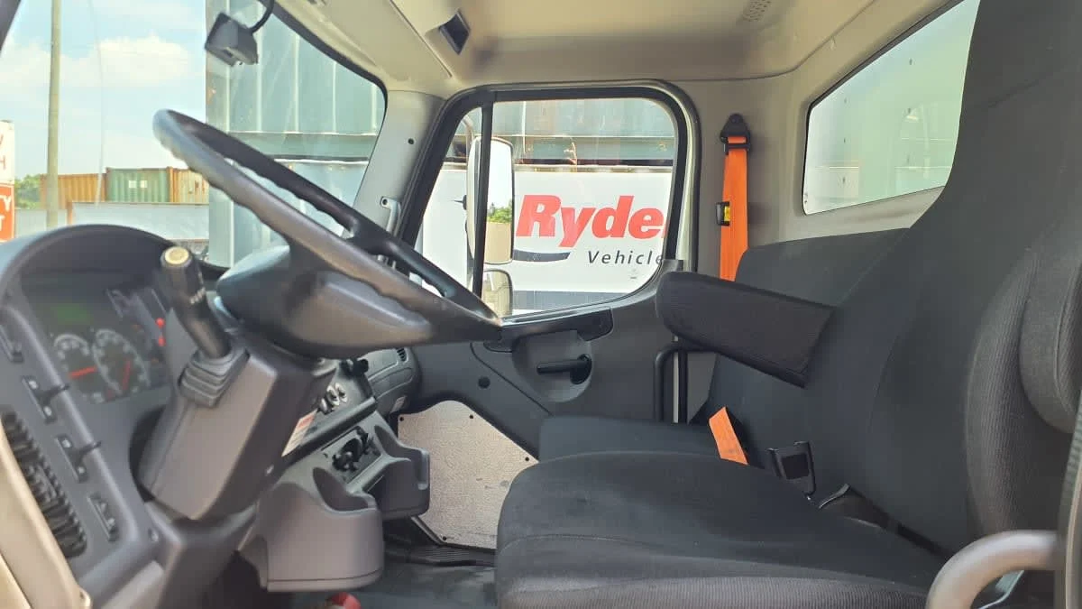 2019 Freightliner M2 106 in Springfield, MA — photo 11