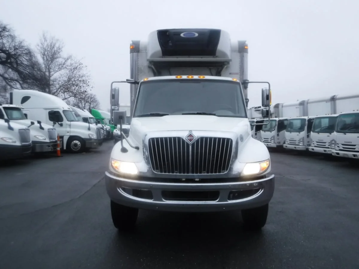 2017 International 4300 - image 2