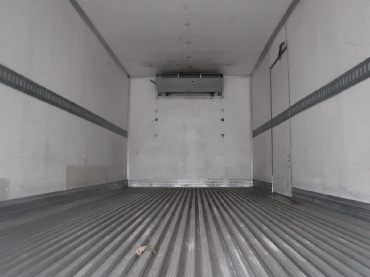 2017 International 4300 - image 8