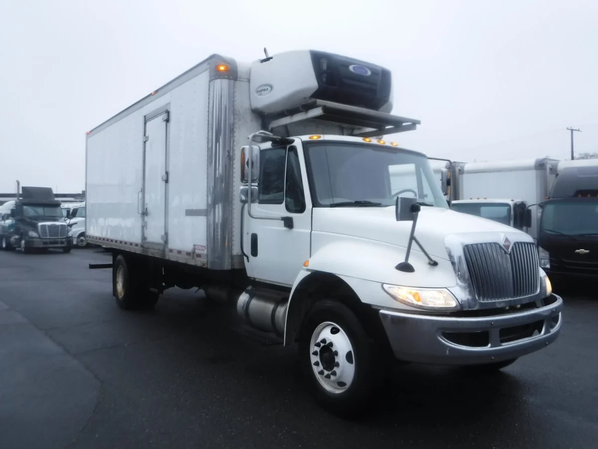 2017 International 4300 - image 3