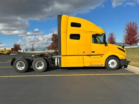 2022 Volvo VNL 760 - image 8