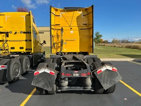 2022 Volvo VNL 760 - image 5