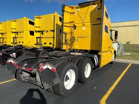 2022 Volvo VNL 760 - image 7