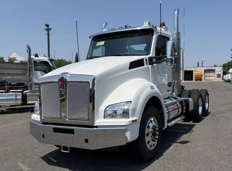 2027 Kenworth T880