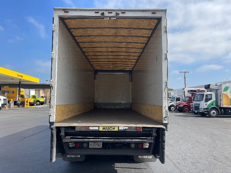 2011 International 4300 - image 8