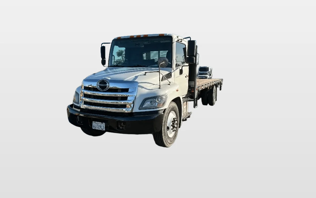 2017 Hino 268 - image 1