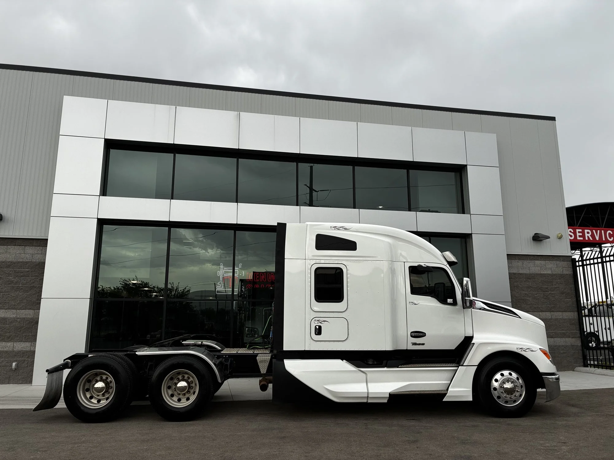 2024 Freightliner Cascadia in Las Vegas, NV — photo 2