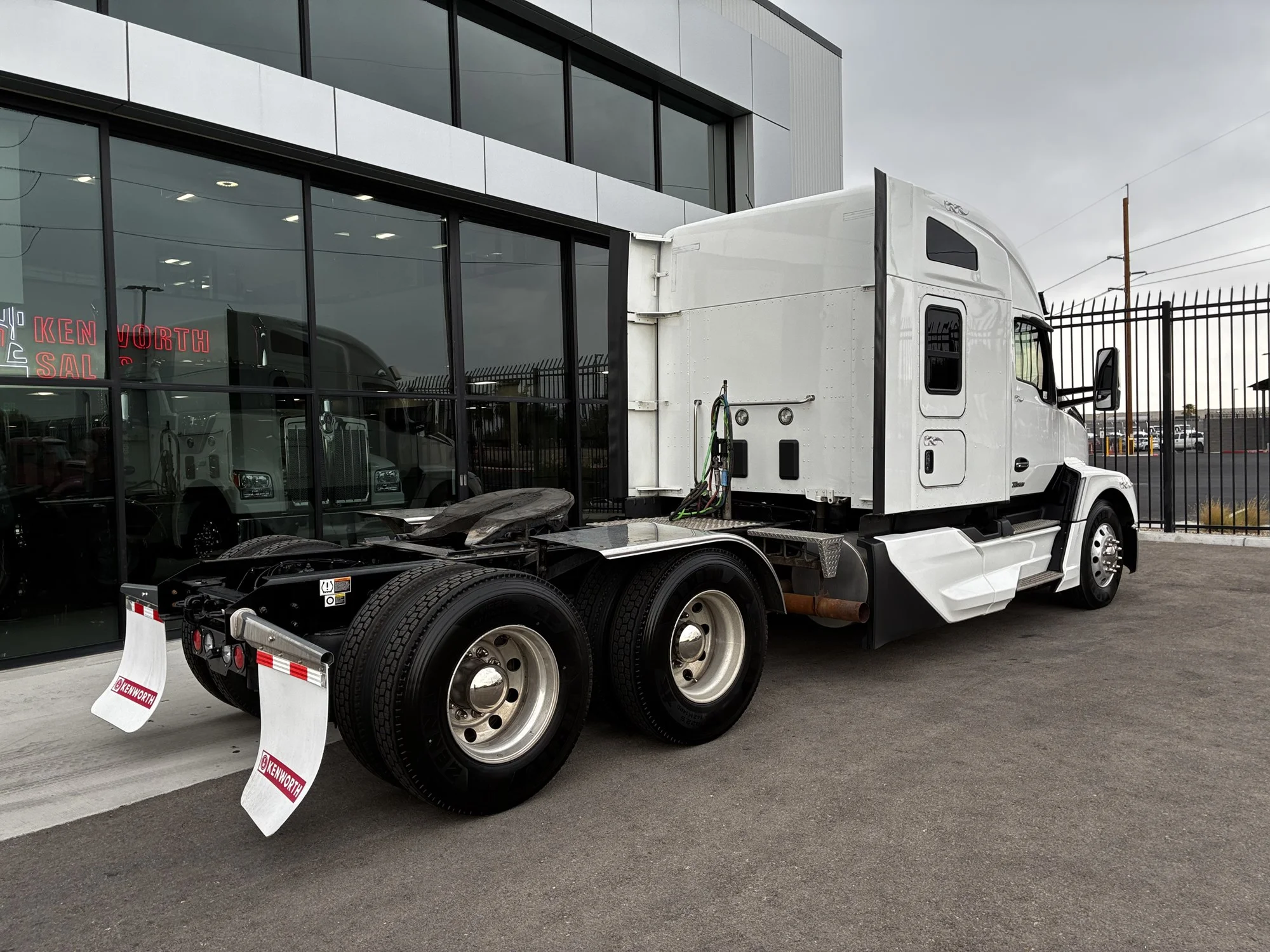 2024 Freightliner Cascadia in Las Vegas, NV — photo 4