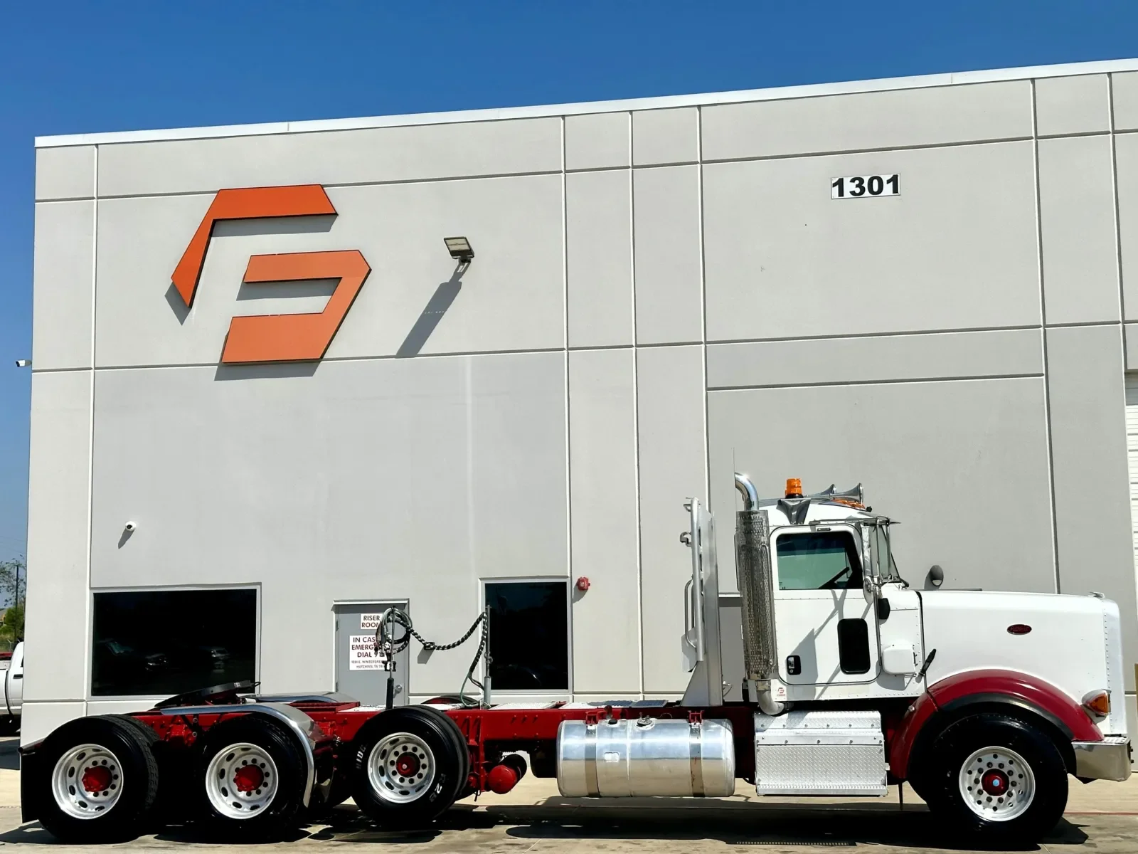 2012 Peterbilt 367 in Hutchins, TX — photo 3