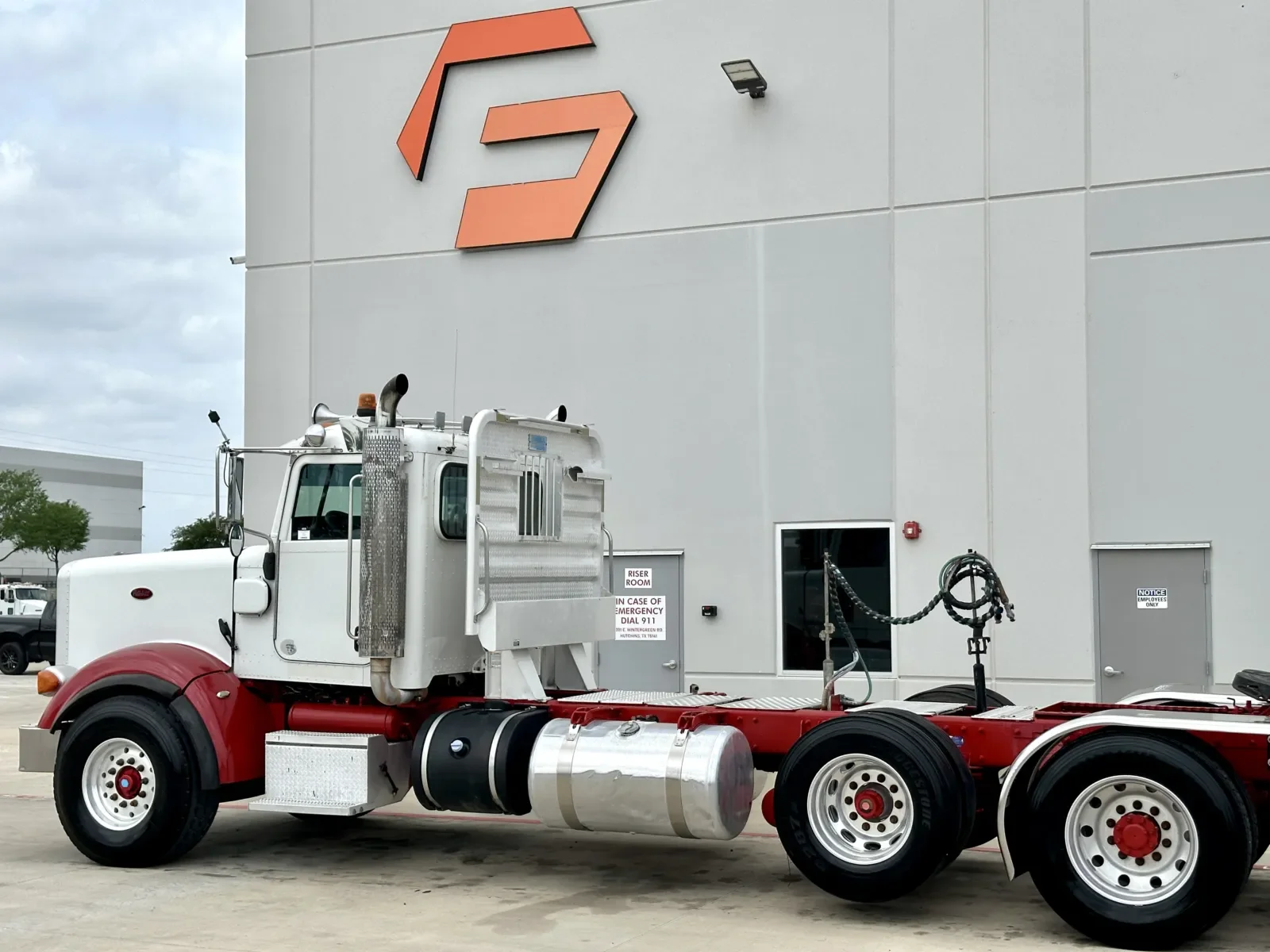 2012 Peterbilt 367 in Hutchins, TX — photo 8