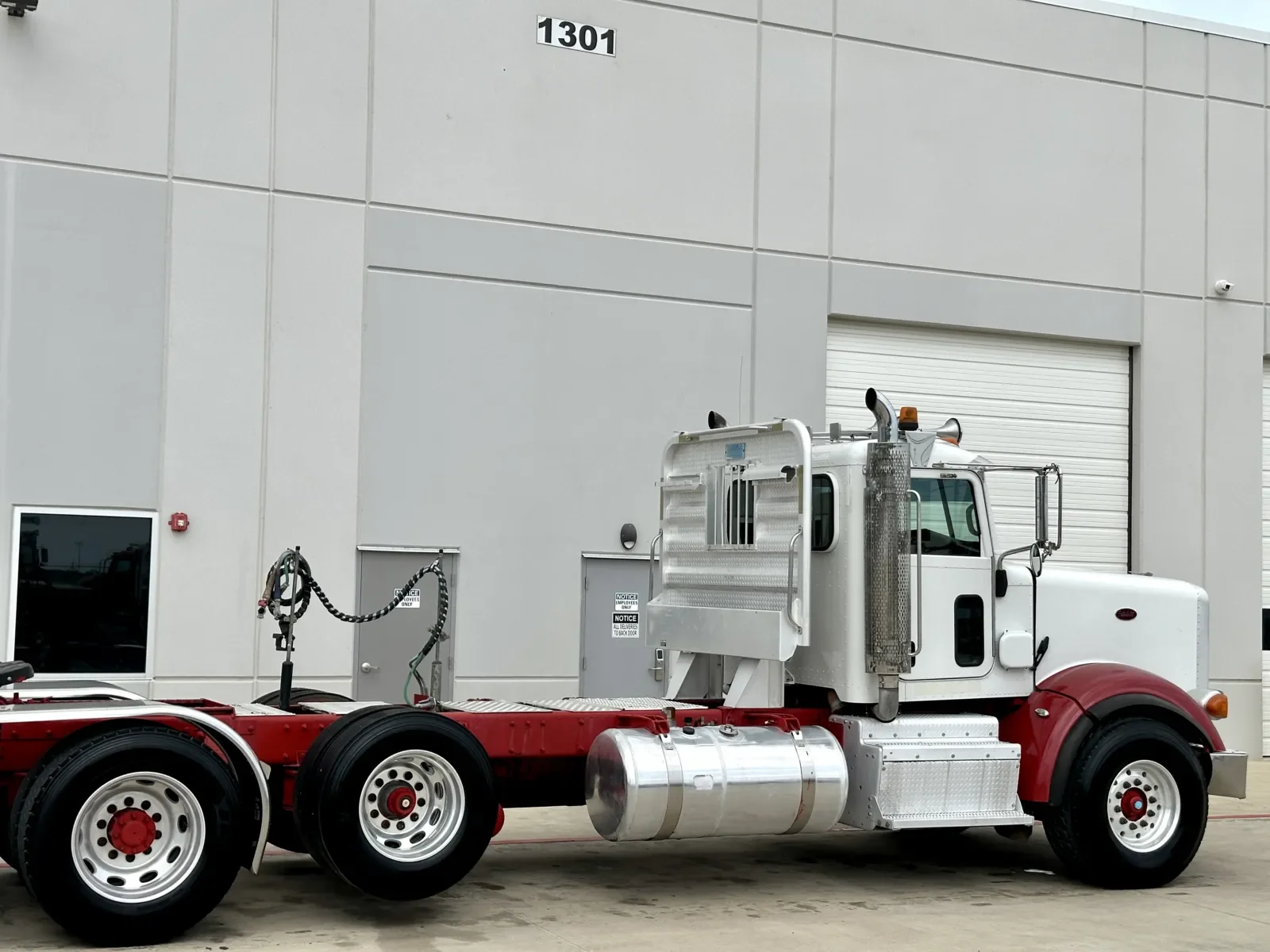 2012 Peterbilt 367 in Hutchins, TX — photo 7
