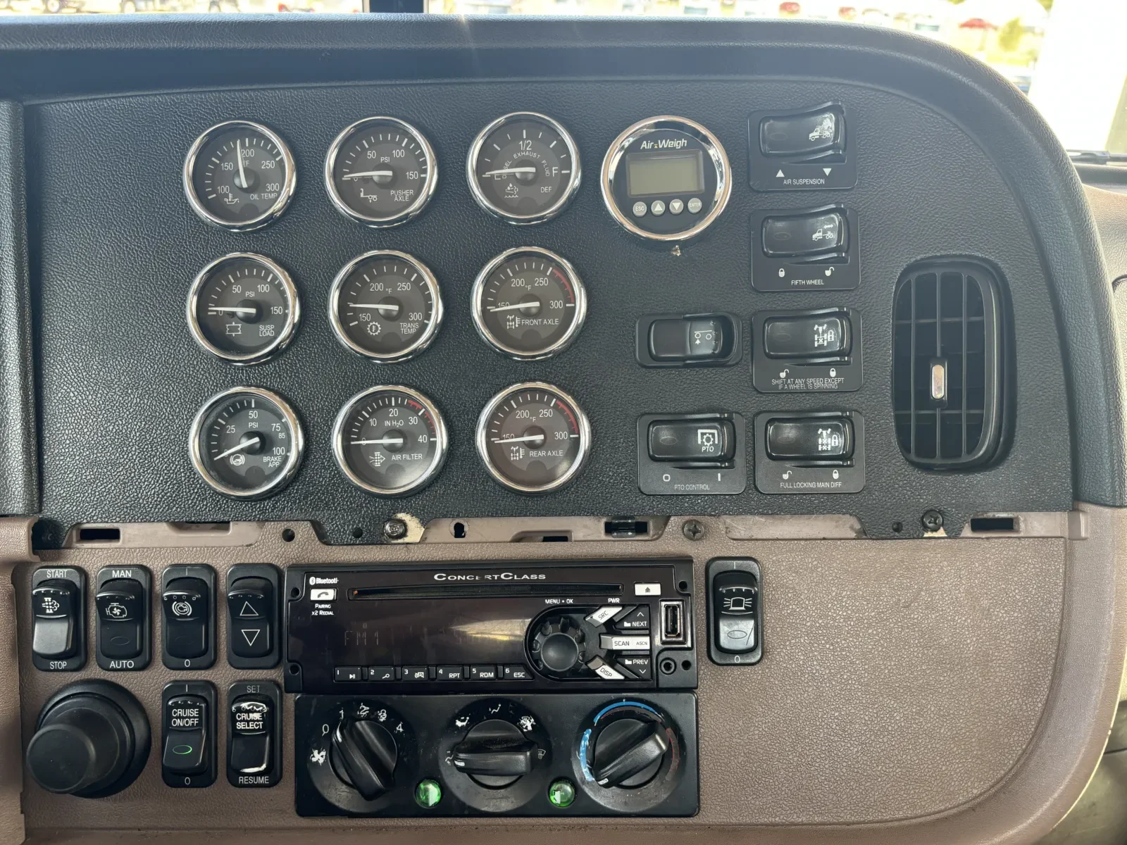 2012 Peterbilt 367 in Hutchins, TX — photo 17