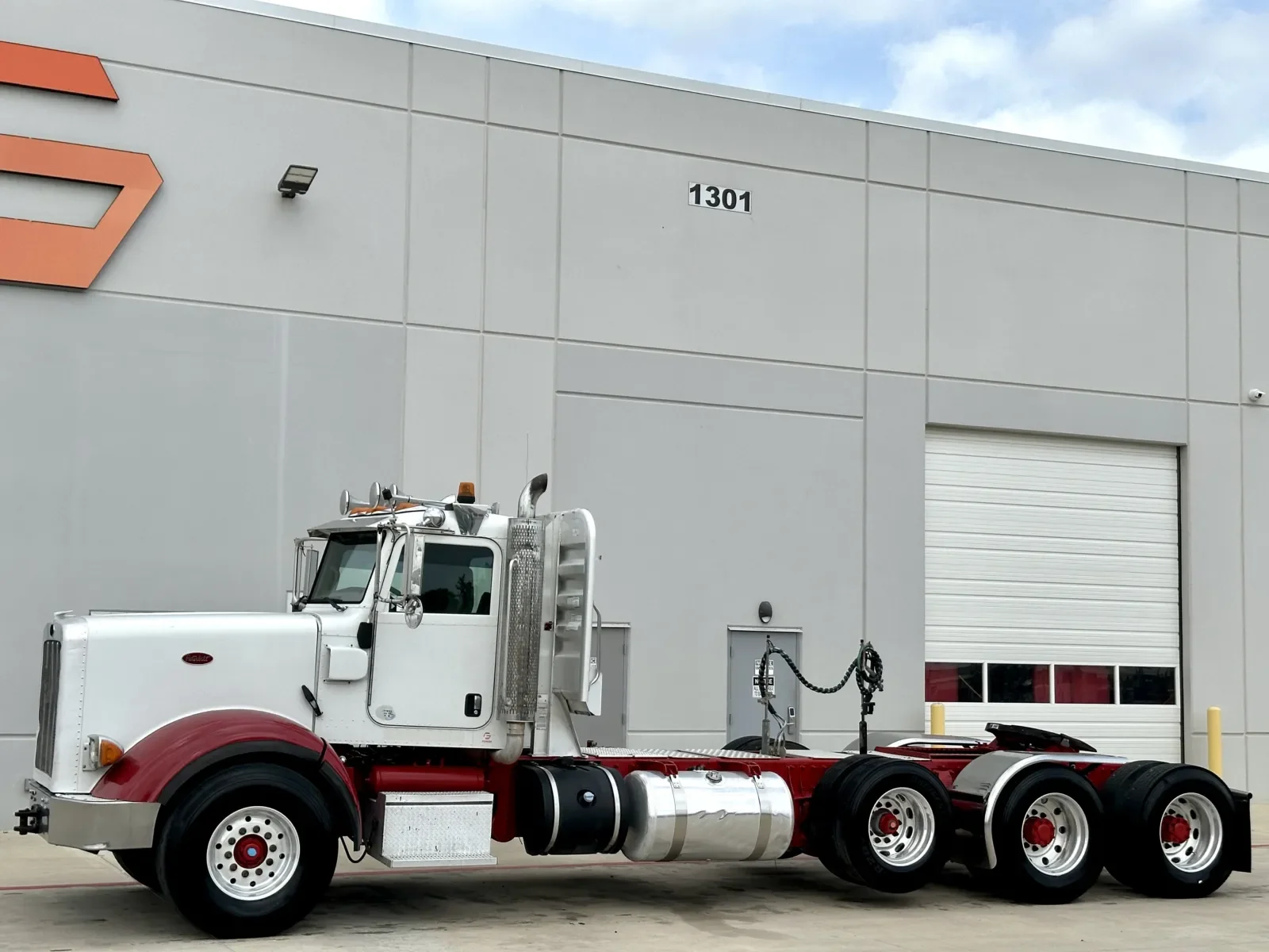 2012 Peterbilt 367 in Hutchins, TX — photo 2