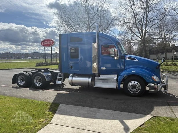 2021 Kenworth T680 in Troutdale, OR — photo 2