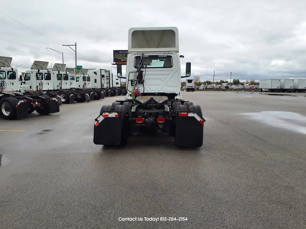 2019 International LT in Clarksville, IN — photo 5