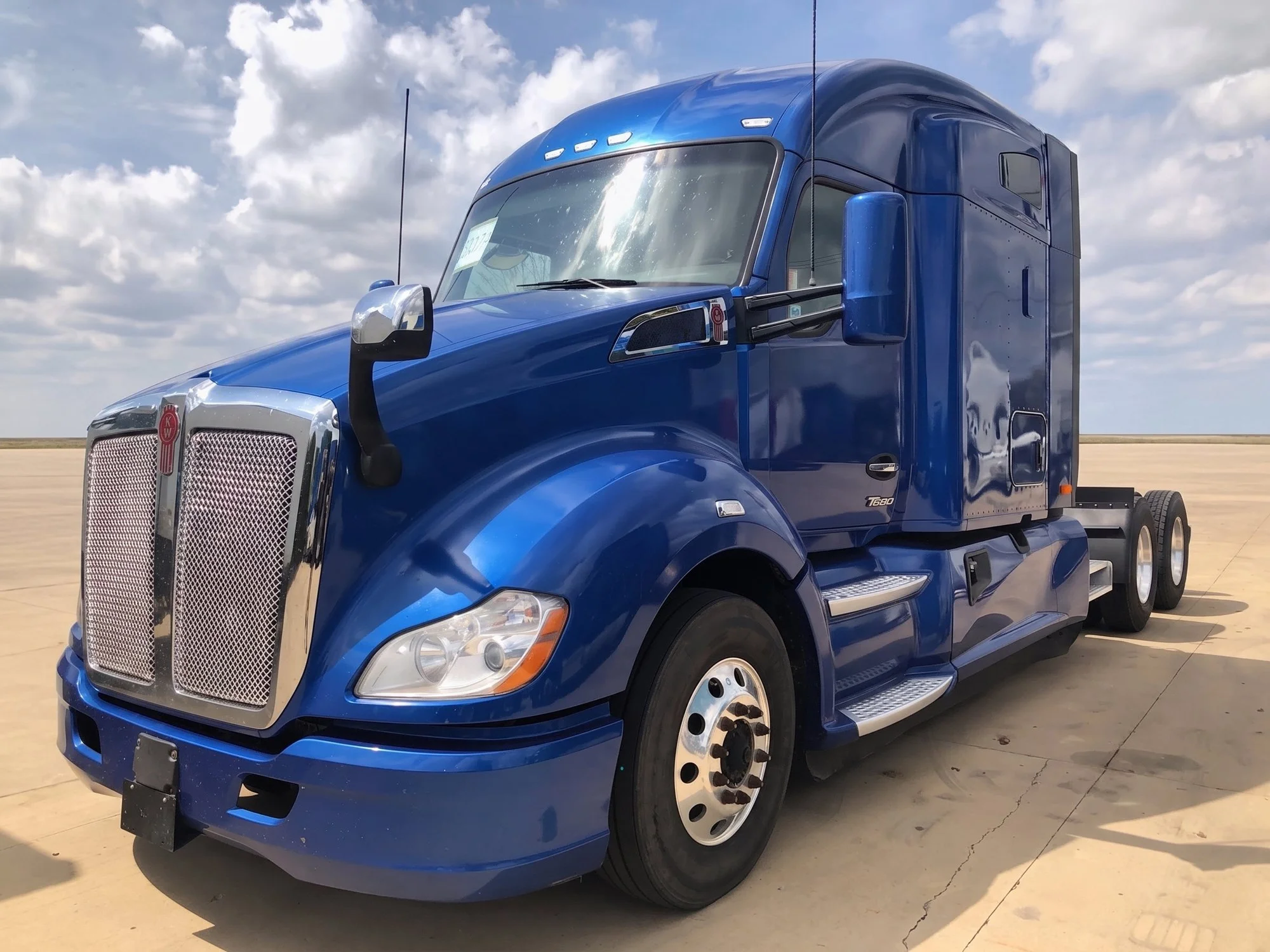 2021 Kenworth T680 in Bolingbrook — photo 2
