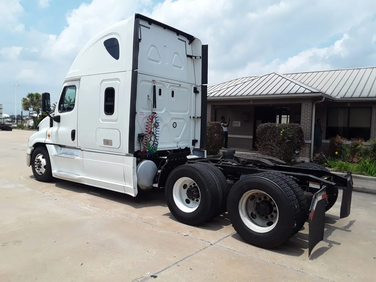 2018 Freightliner Cascadia - image 6