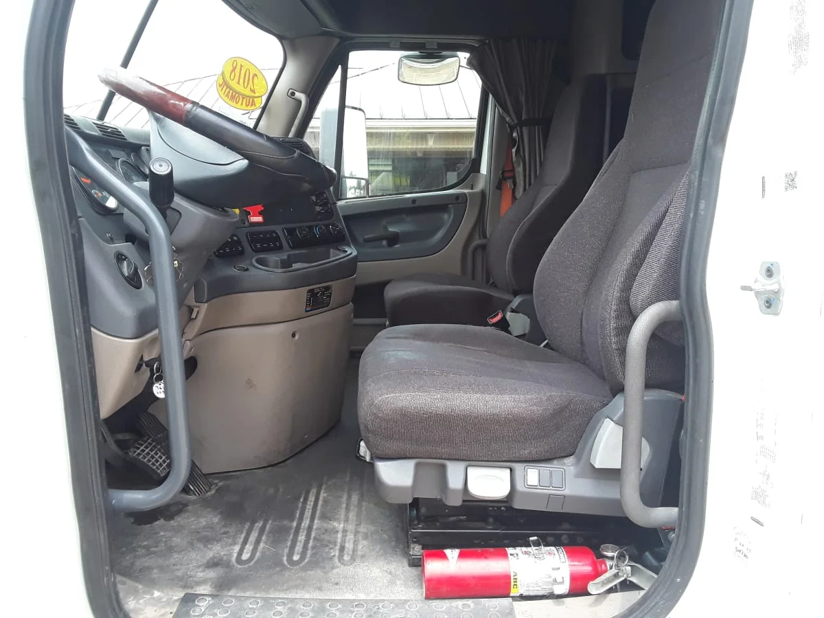 2018 Freightliner Cascadia - image 7