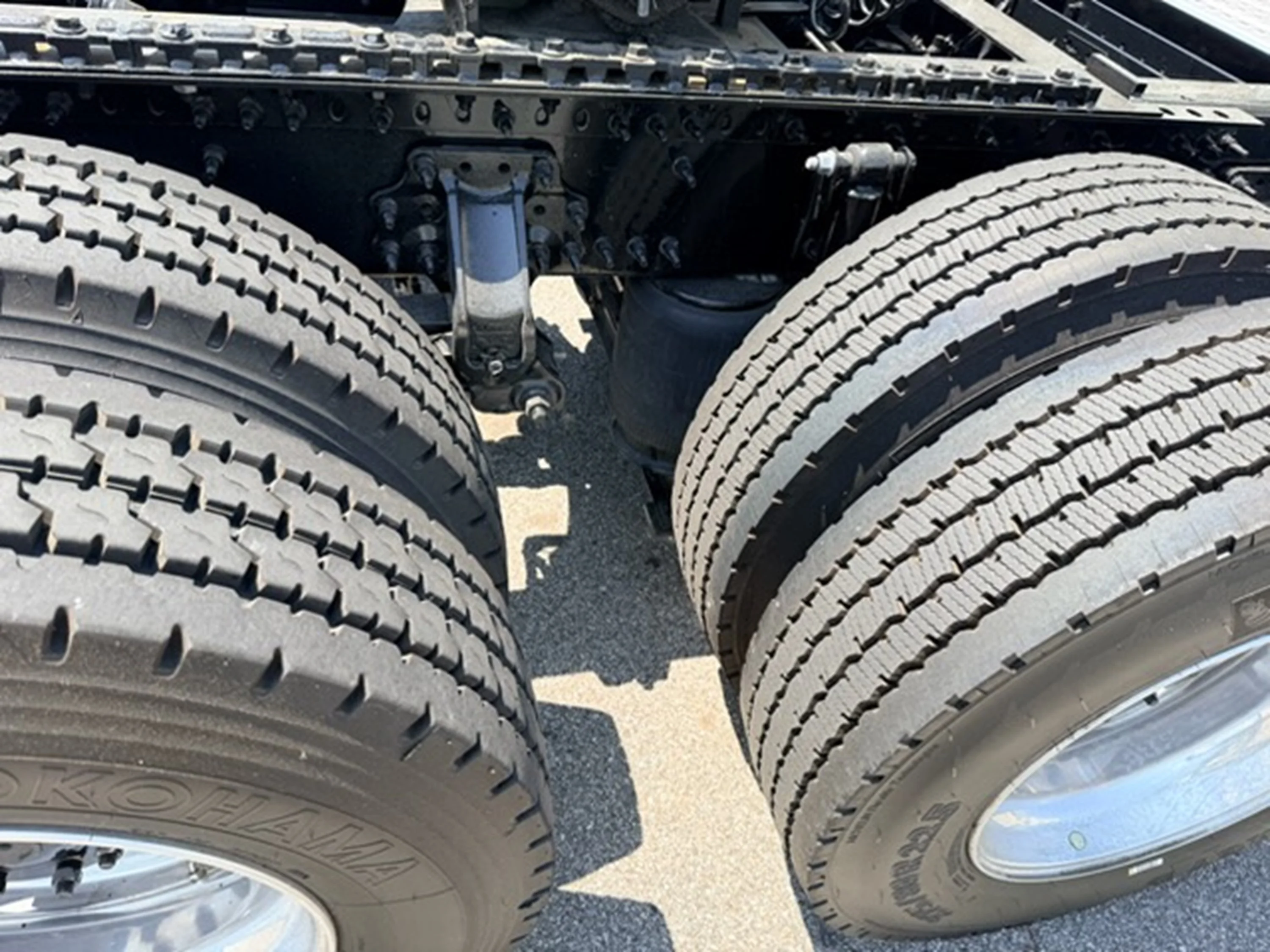 2024 Volvo VNL 860 - image 3