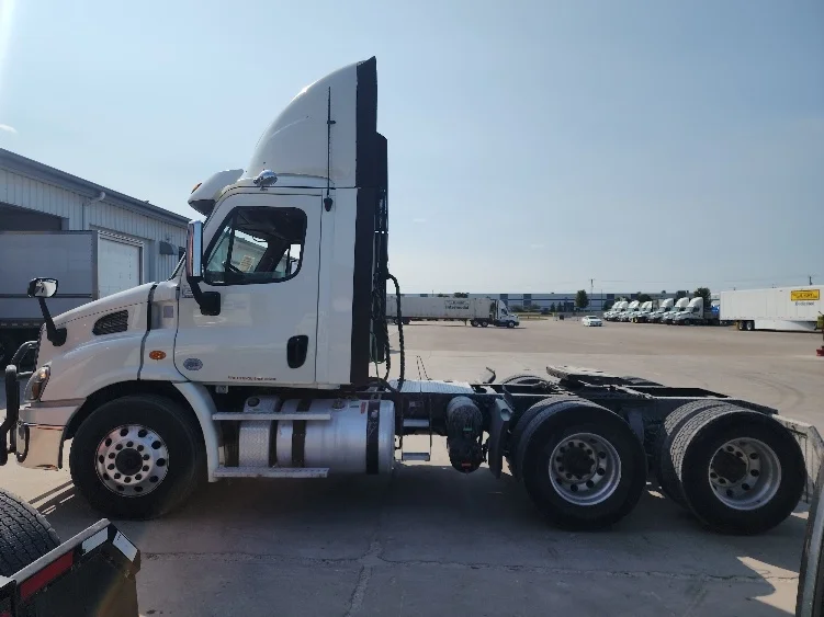 2018 Freightliner Cascadia - image 4