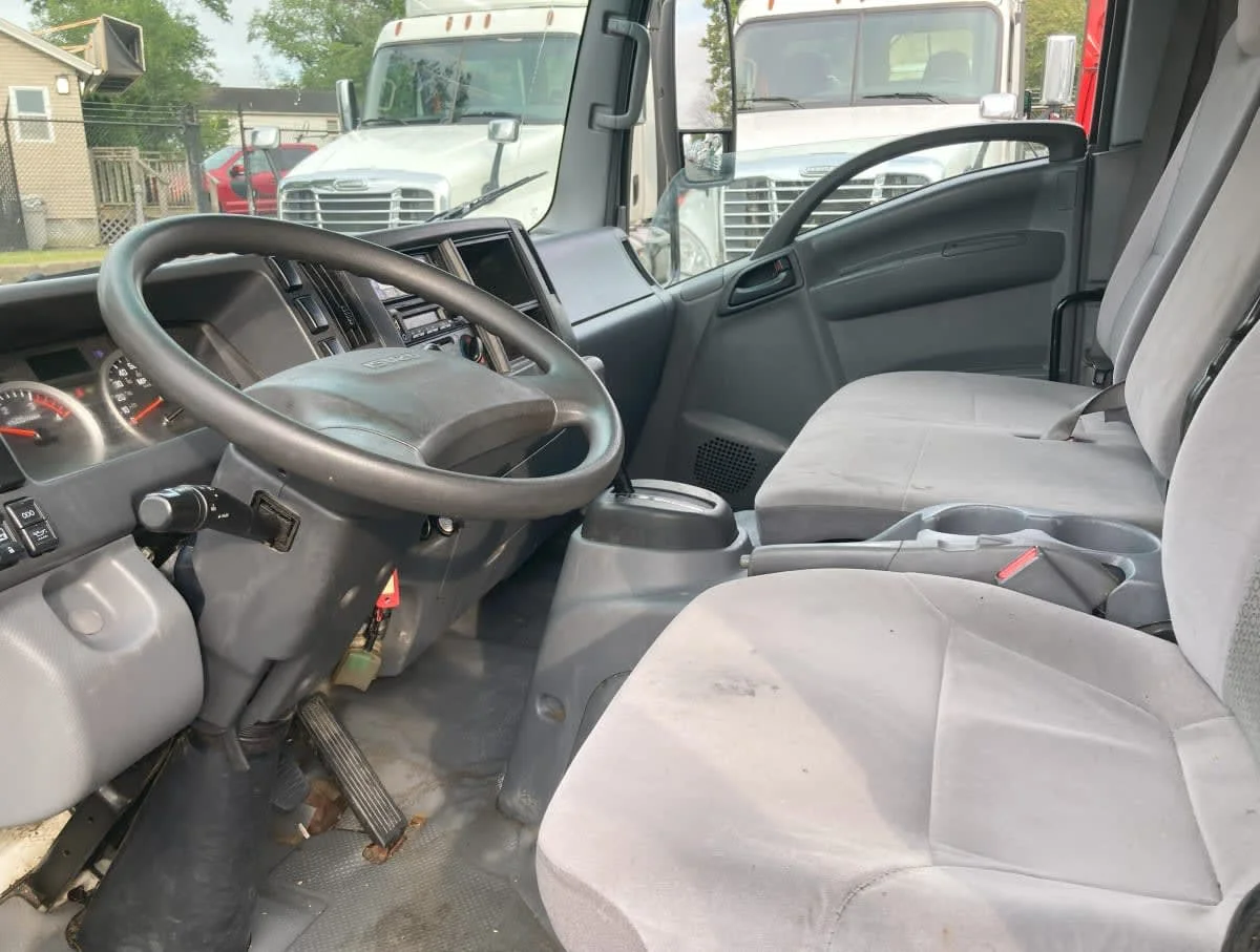 2019 Isuzu NRR - image 8