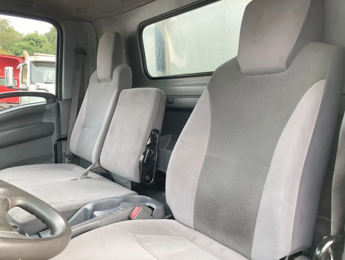 2019 Isuzu NRR - image 9