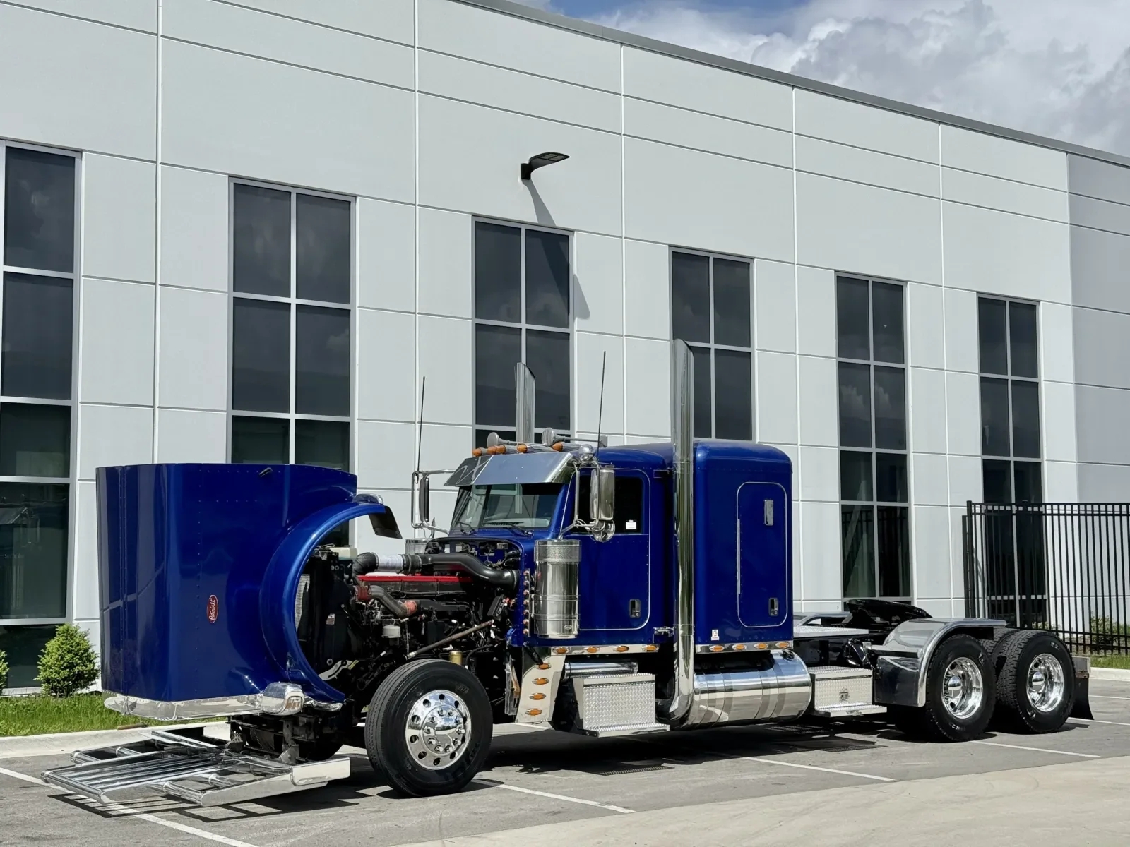 2016 Peterbilt 389 in New Lenox, IL — photo 10