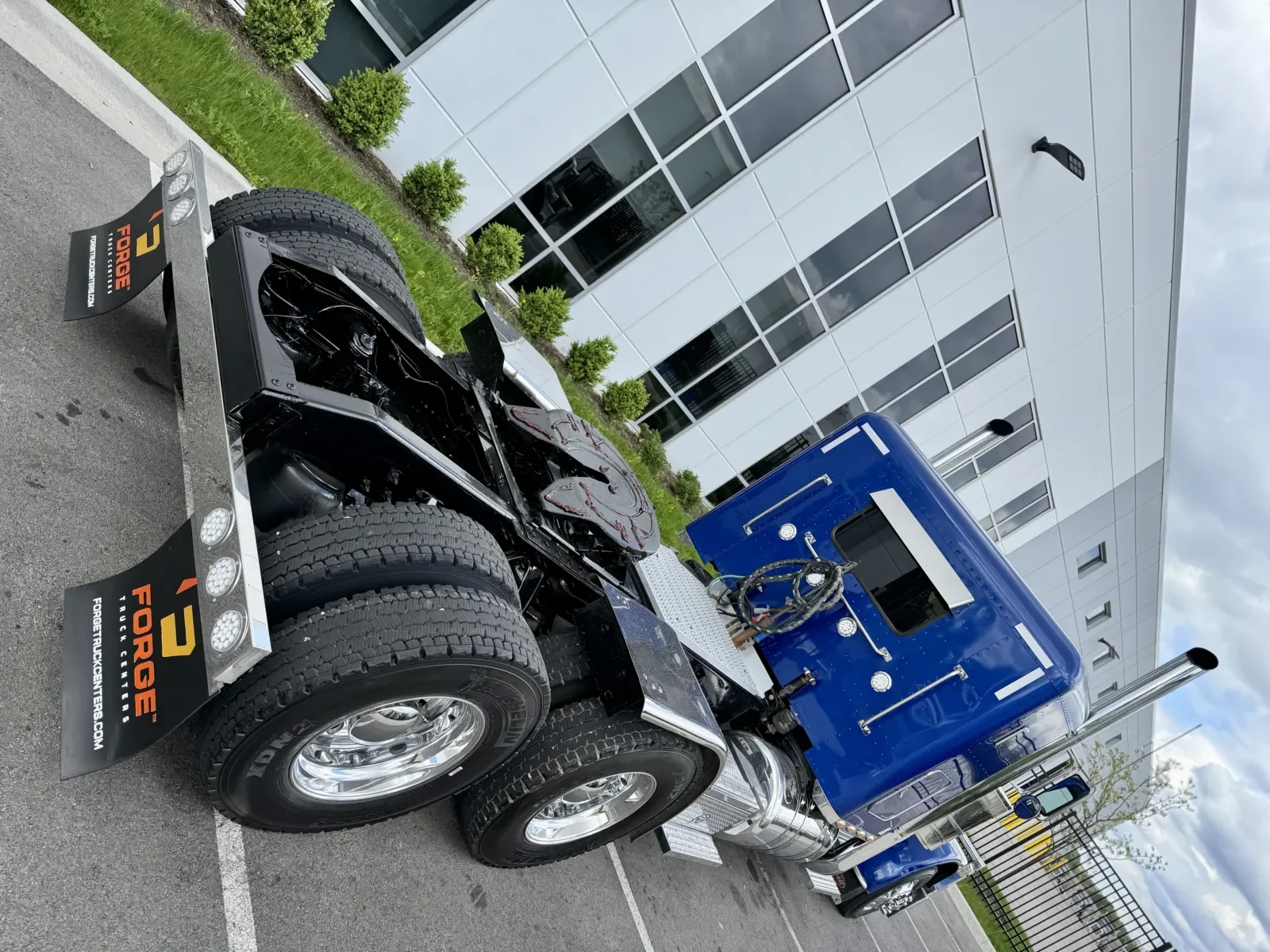 2016 Peterbilt 389 in New Lenox, IL — photo 11