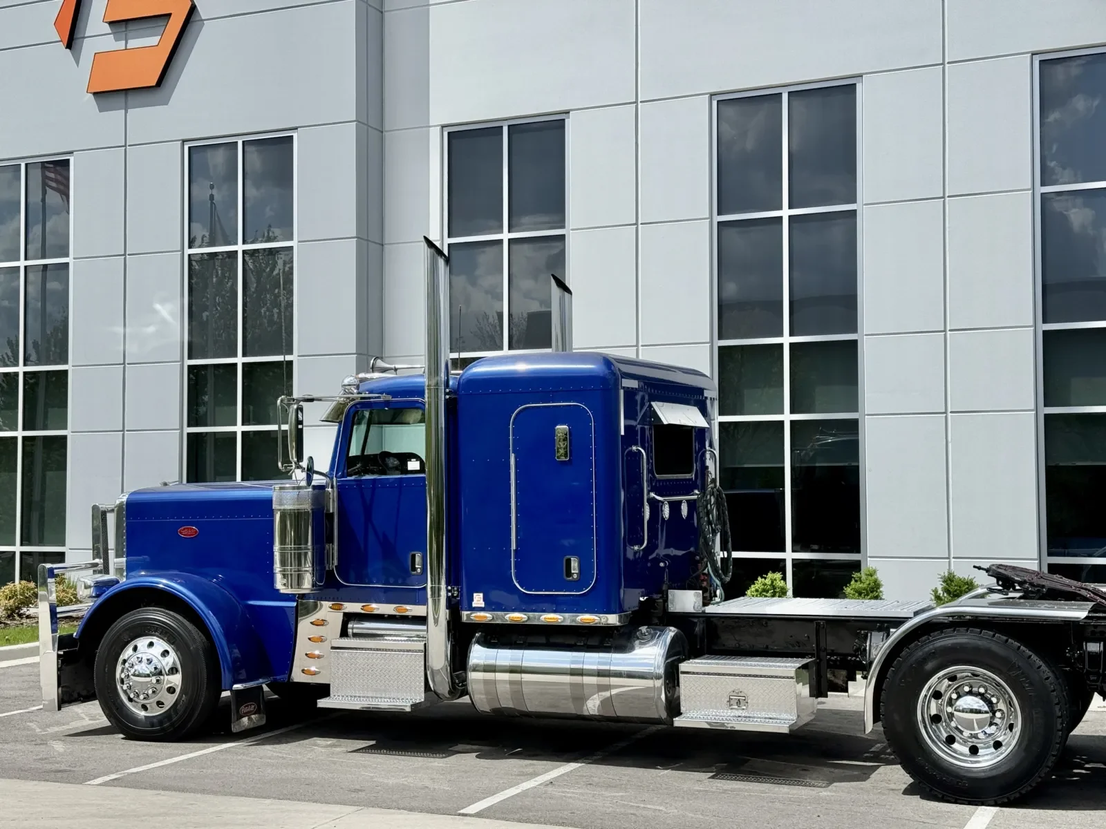 2016 Peterbilt 389 in New Lenox, IL — photo 8