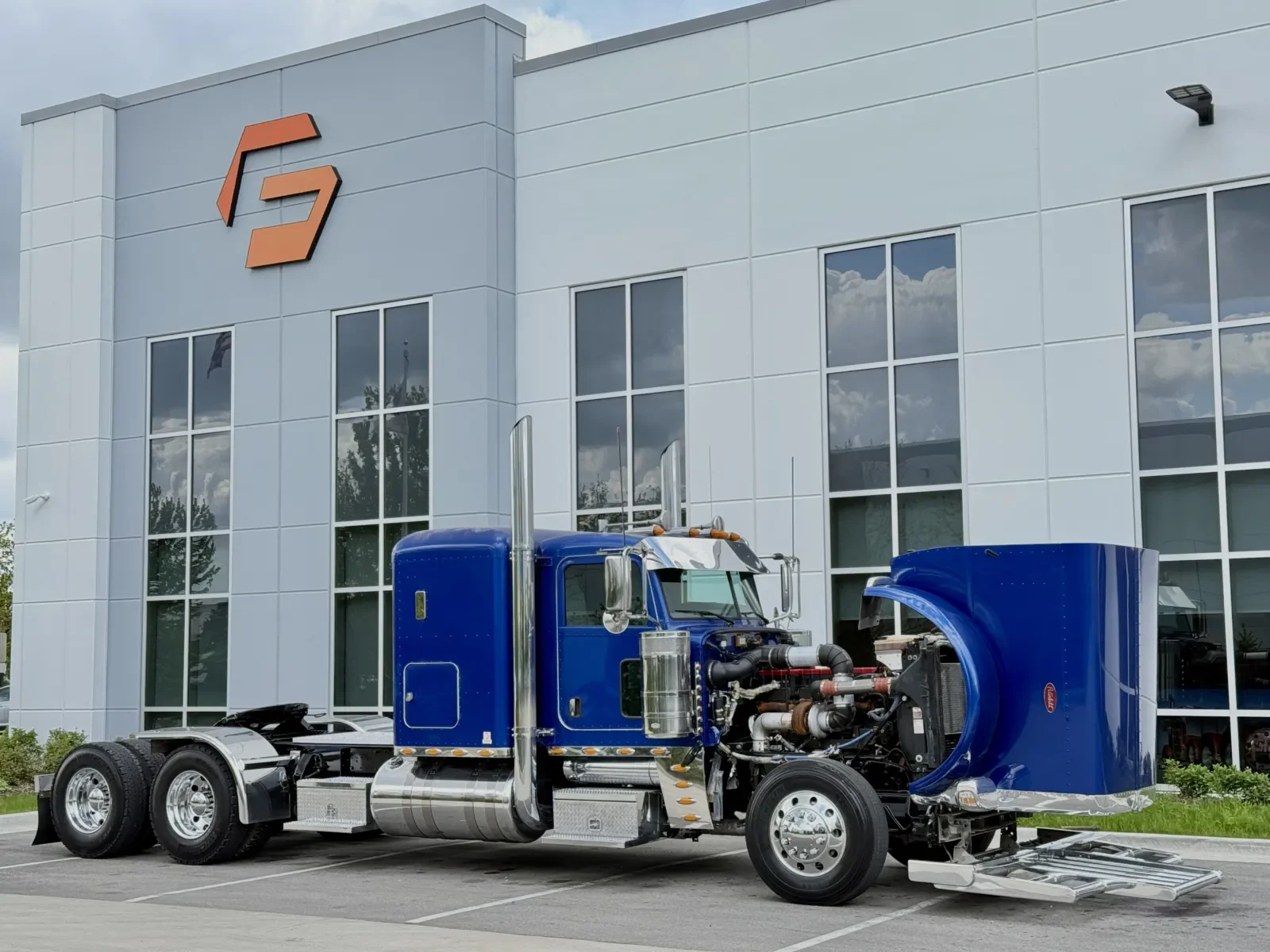 2016 Peterbilt 389 in New Lenox, IL — photo 9