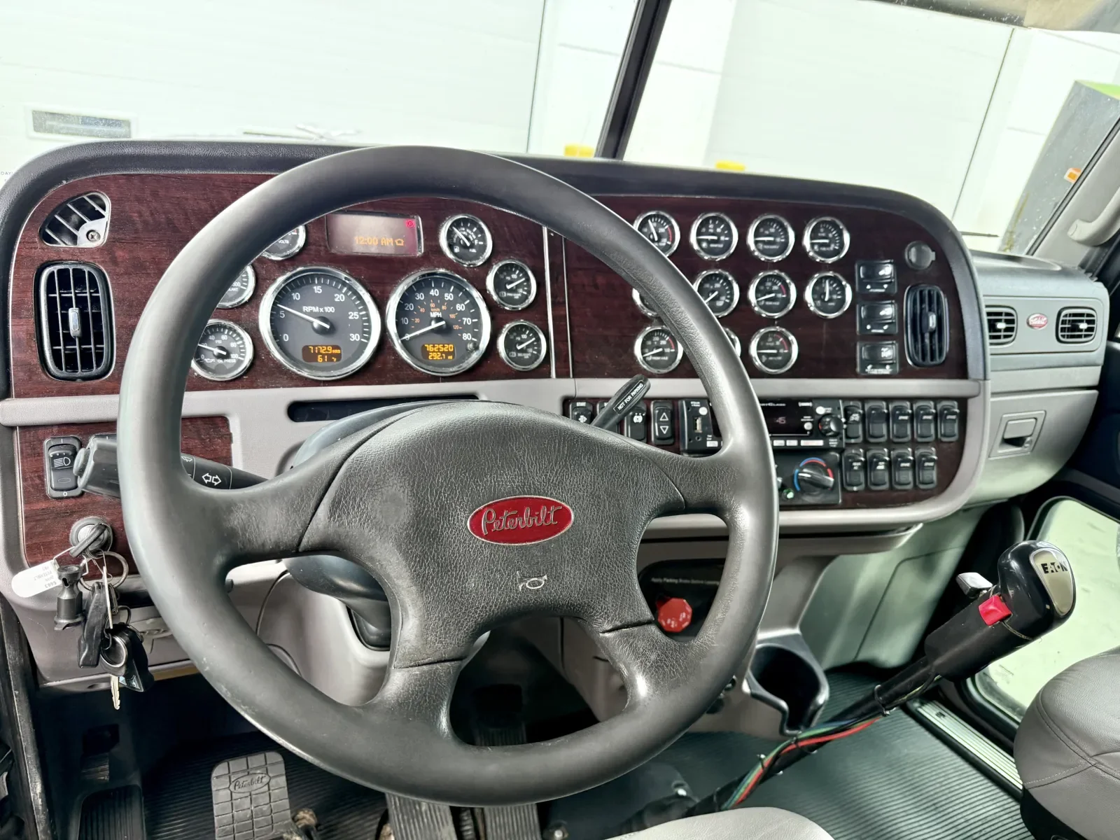 2016 Peterbilt 389 in New Lenox, IL — photo 15