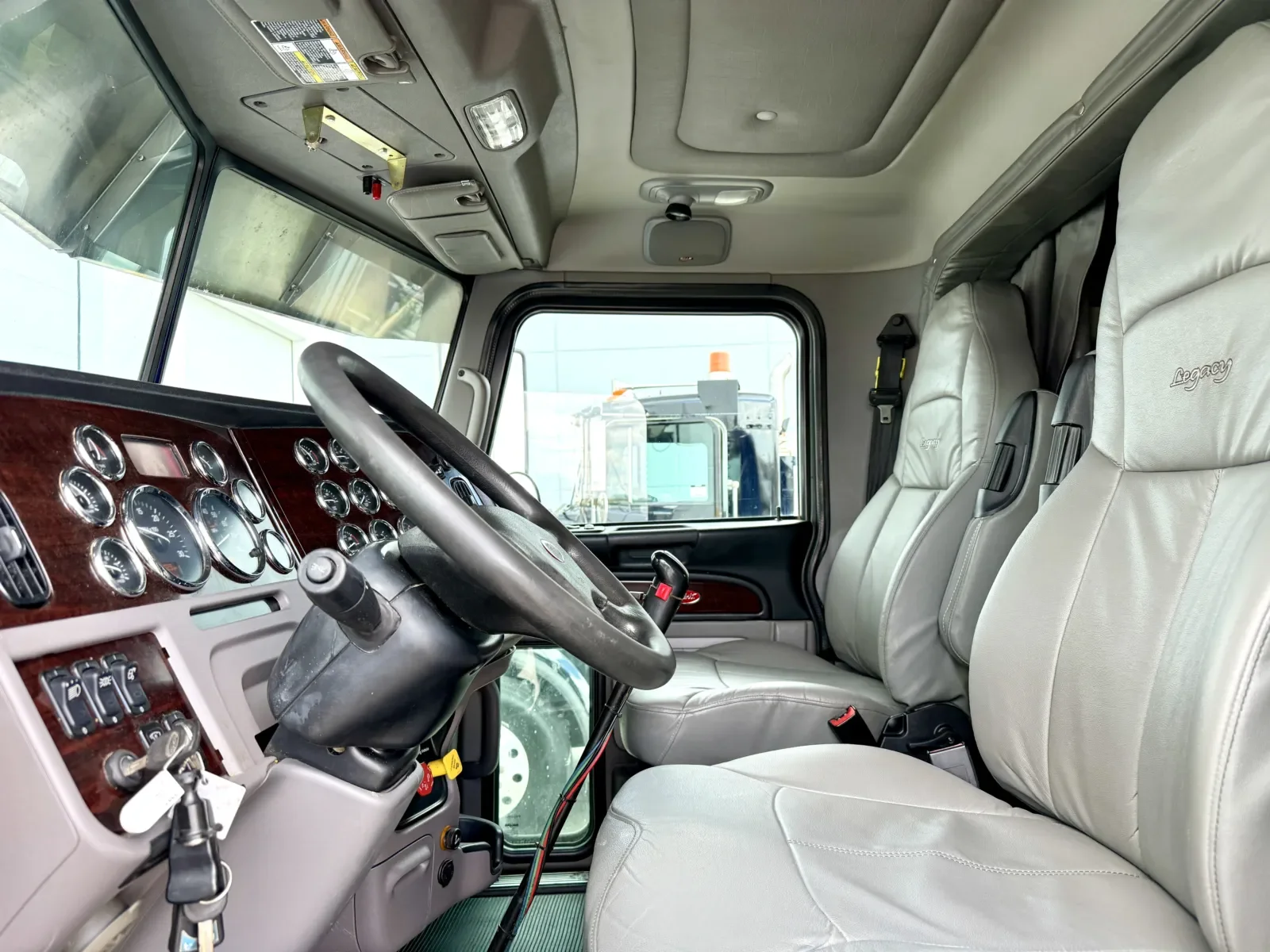 2016 Peterbilt 389 in New Lenox, IL — photo 14