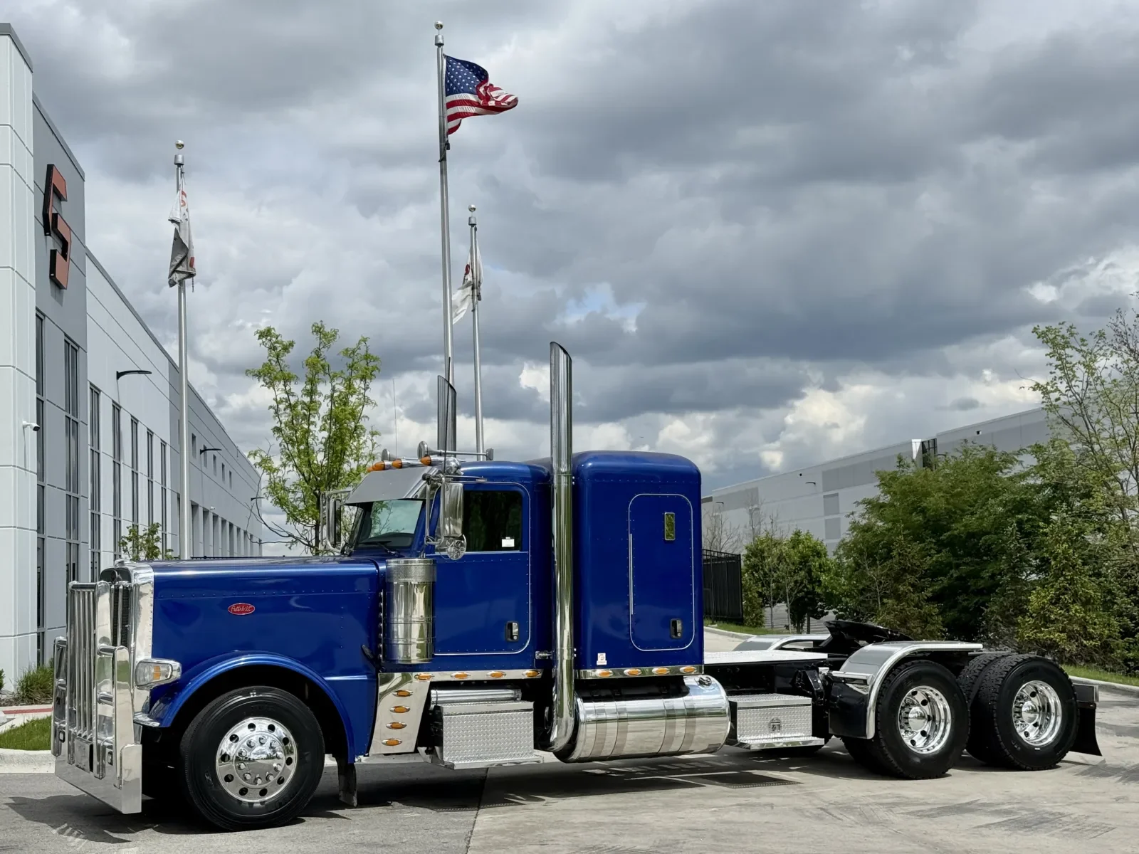 2016 Peterbilt 389 in New Lenox, IL