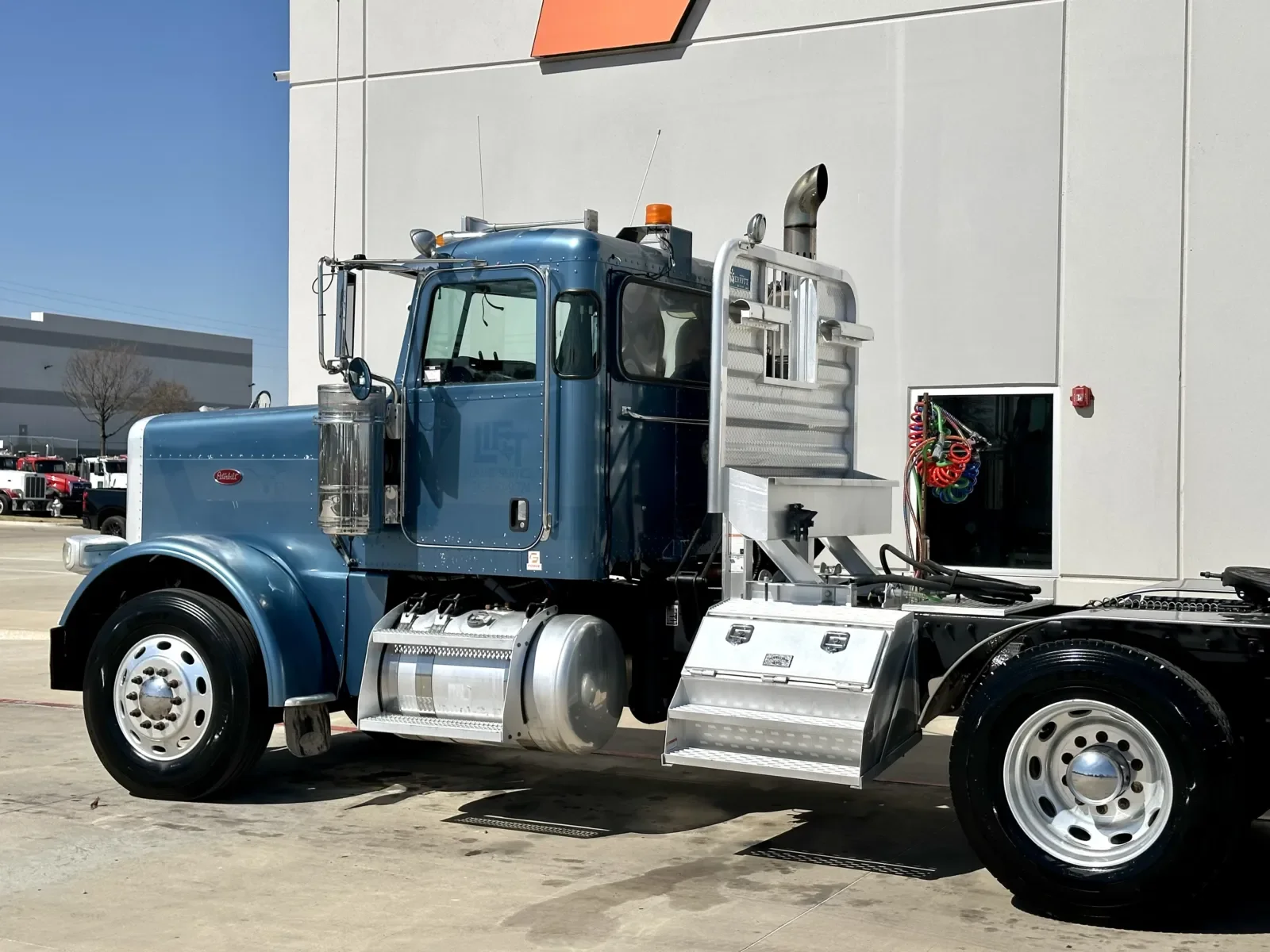 2009 Peterbilt 388 in Hutchins, TX — photo 8