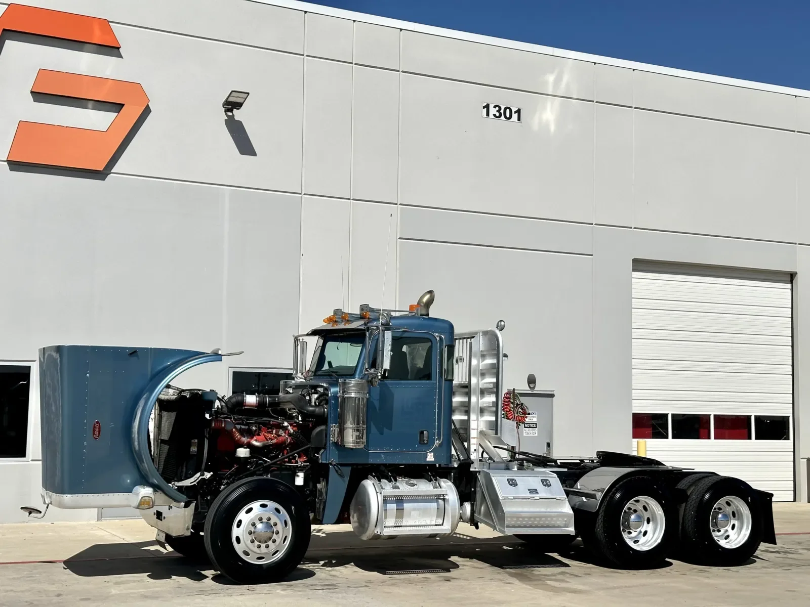 2009 Peterbilt 388 in Hutchins, TX — photo 10