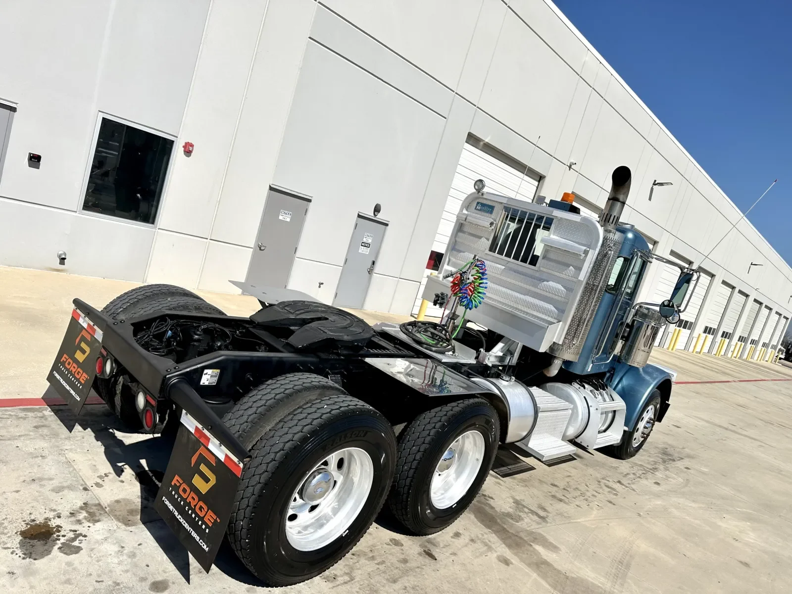 2009 Peterbilt 388 in Hutchins, TX — photo 11