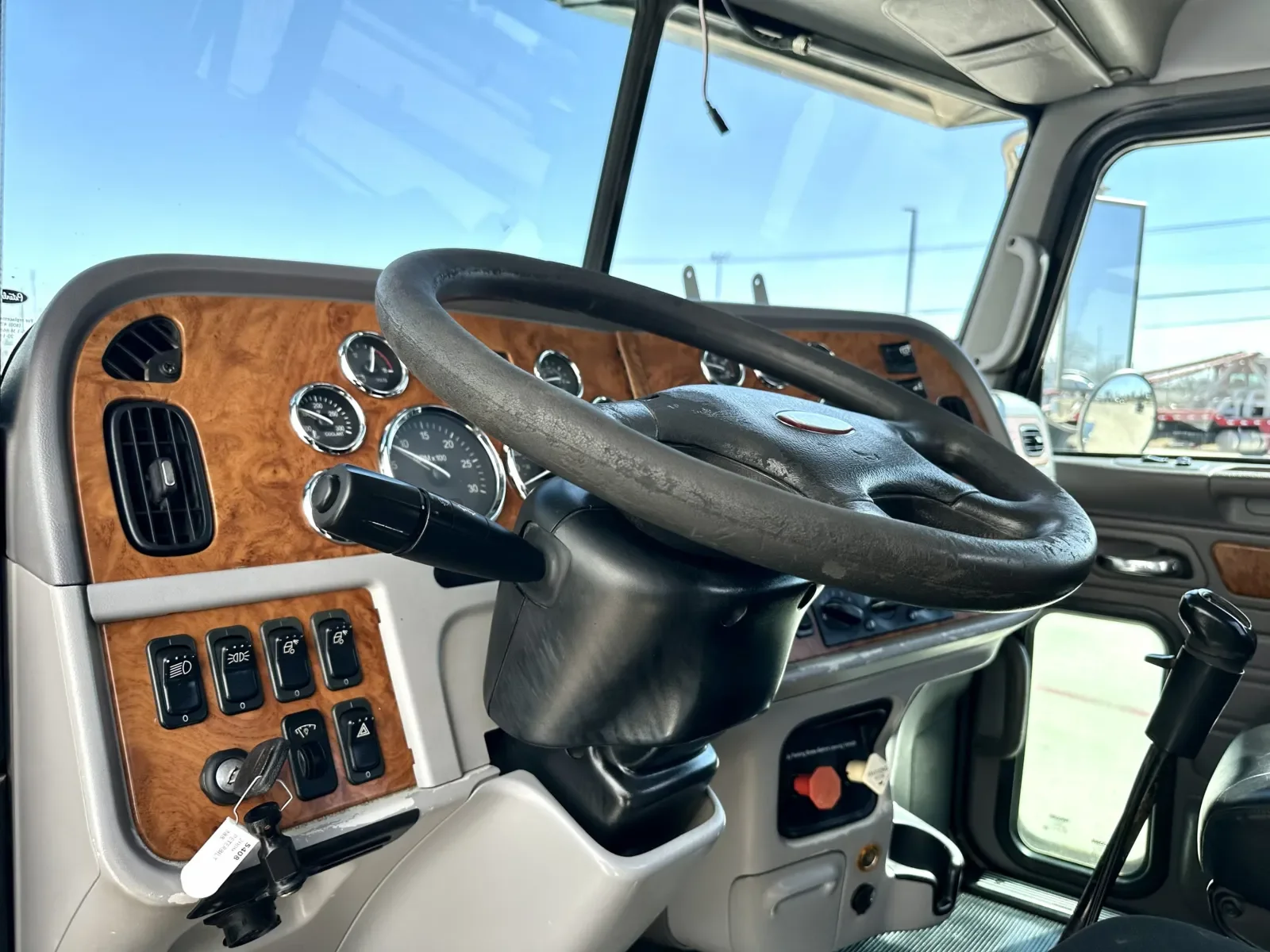 2009 Peterbilt 388 in Hutchins, TX — photo 15