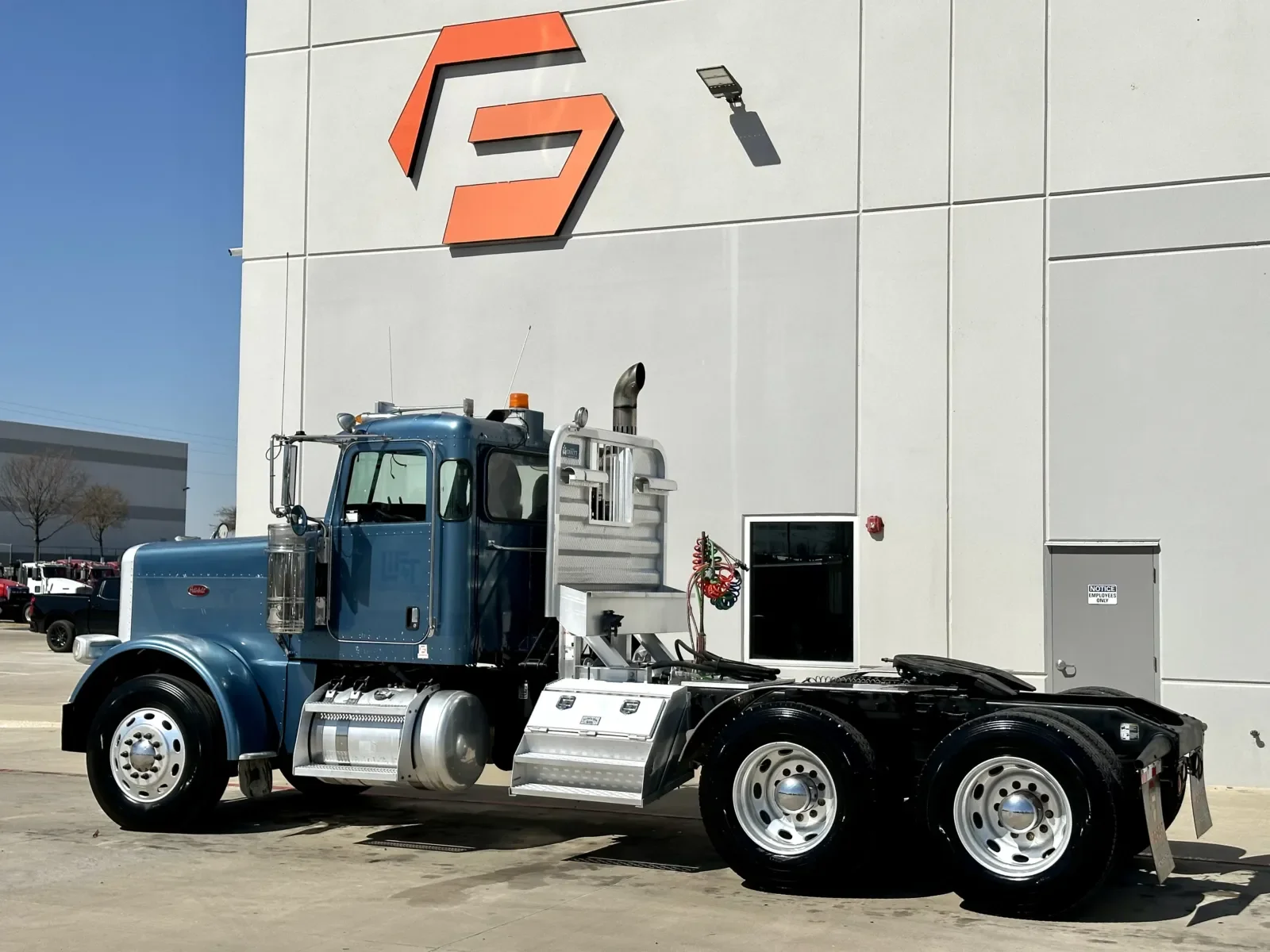 2009 Peterbilt 388 in Hutchins, TX — photo 6