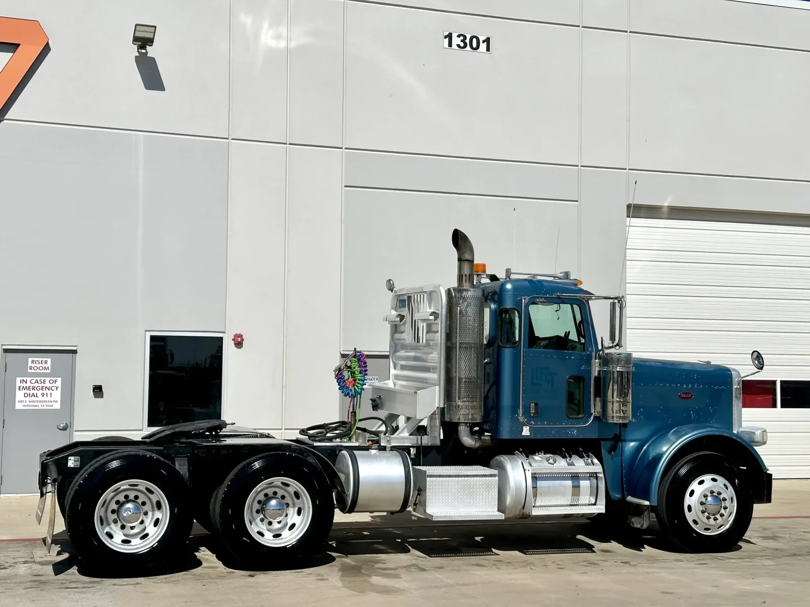 2009 Peterbilt 388 in Hutchins, TX — photo 5